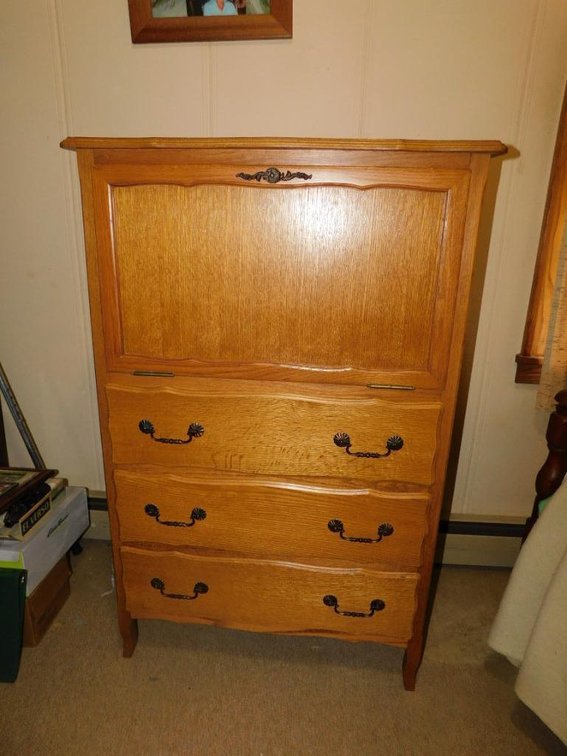 Desk w/ 3 drawers