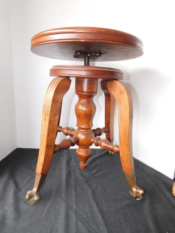 Ball and claw foot organ seat