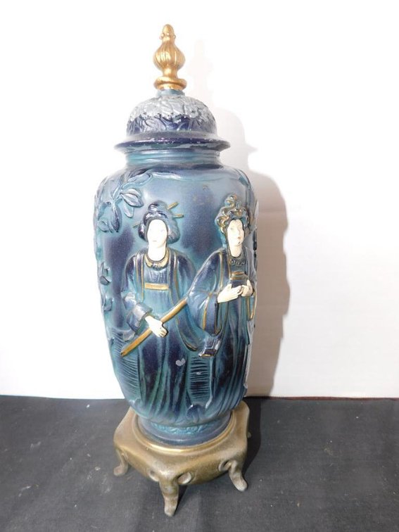 Cast metal oriental decoration