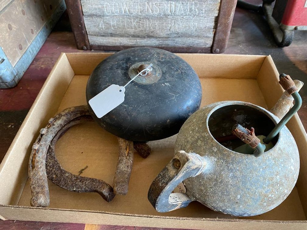 Adaptable electric bell, horseshoes and teapot