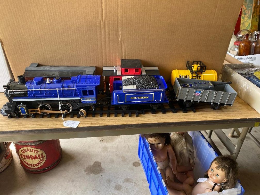 6-Piece battery-operated remote control child's plastic train - not tested