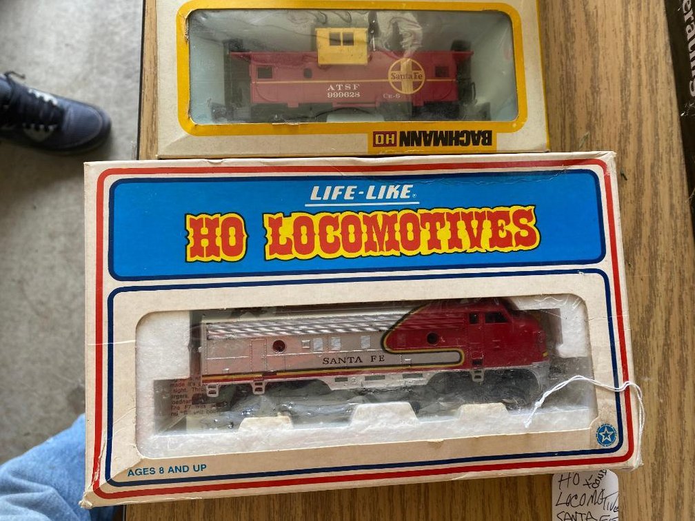 H.O Santa Fe Locomotive and caboose in the original boxes