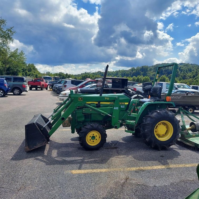 John Deere 790 SN# LV0790G291703 With Model 70 Front Loader Showing 662 Hours