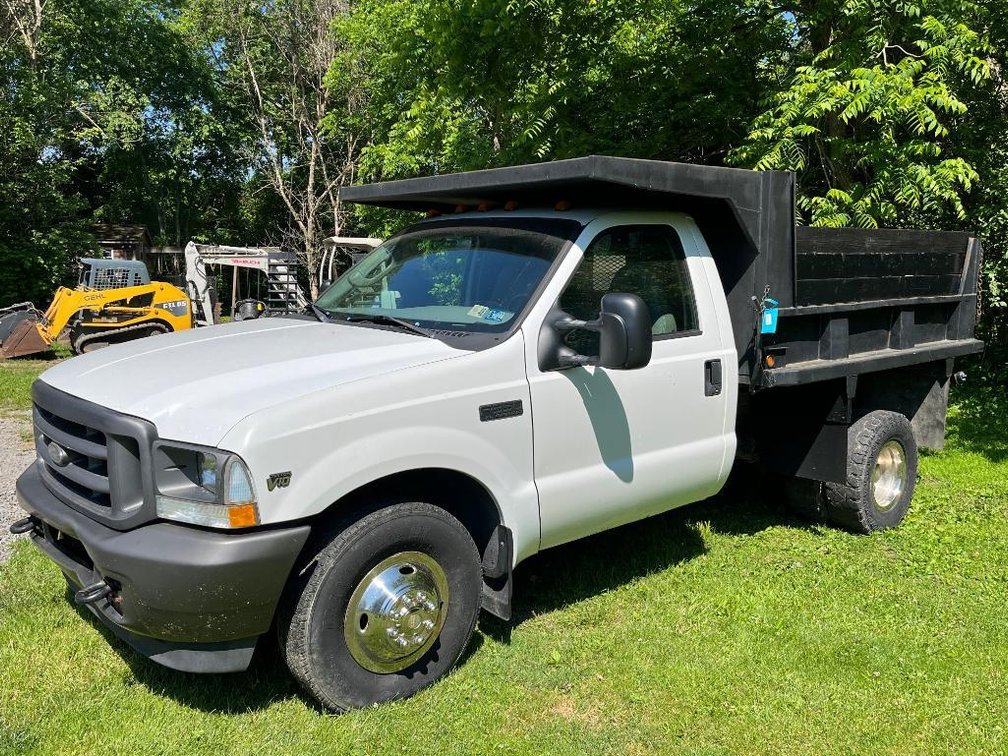 2003 Ford F-350 regular cab dump truck