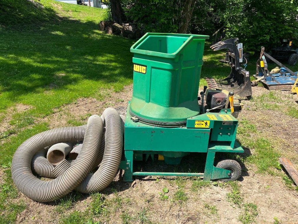 Gasoline-powered mulcher powered by Honda GX390 13HP gasoline motor