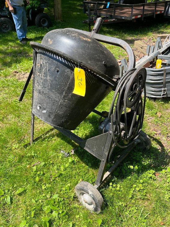 Electric concrete mixer