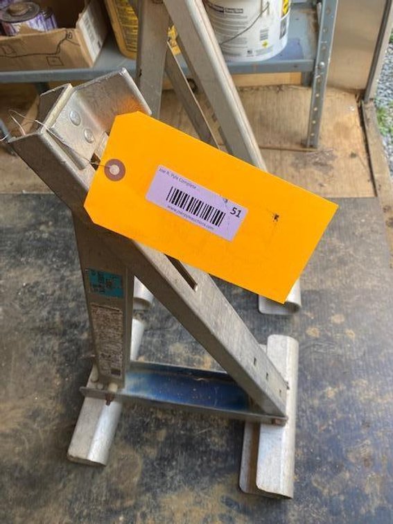 Pair of aluminum ladder jacks