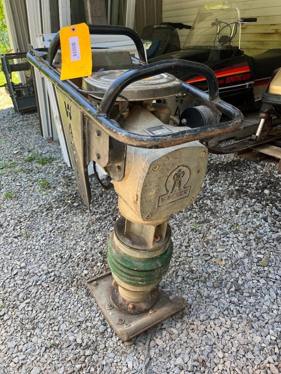 Wacker gasoline-operated jumping jack tamper