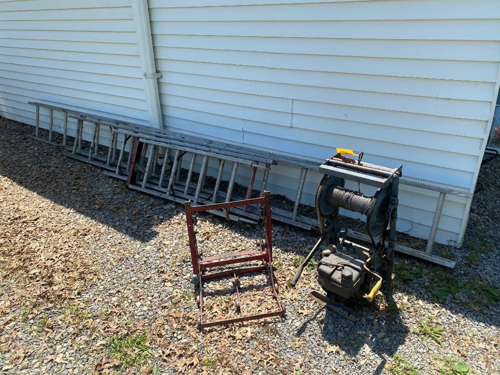 Ladder Vader w/5.25HP Briggs & Stratton gasoline motor, shingle stand and extra ladder pieces