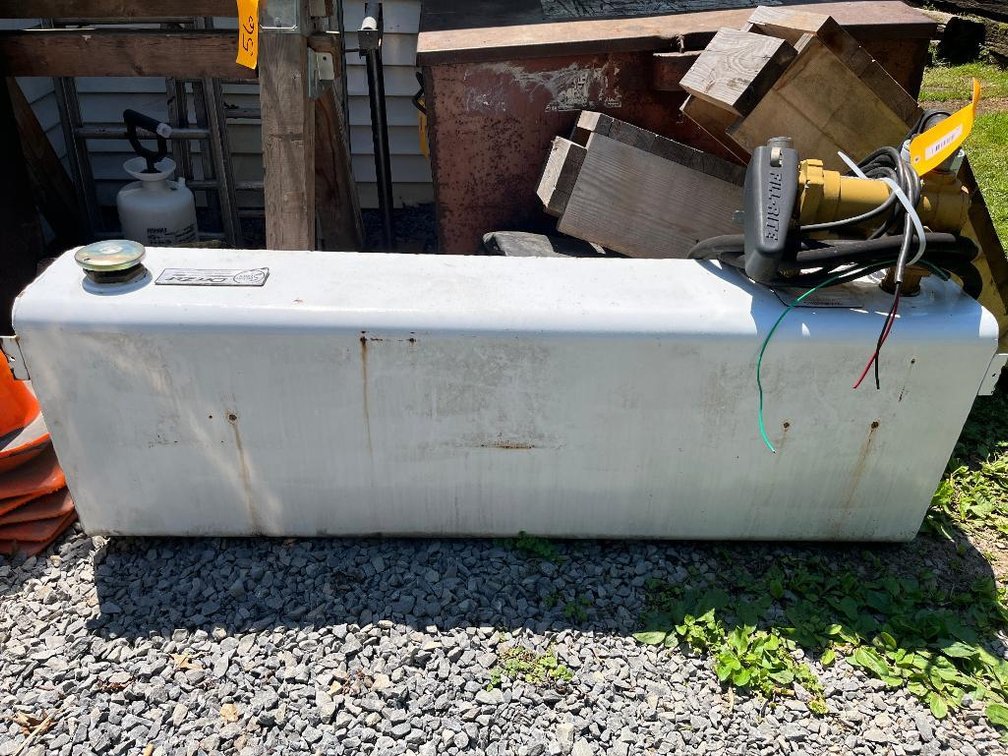 Dee Zee 40-gallon transfer tank w/ Fill  Rite 12 volt pump