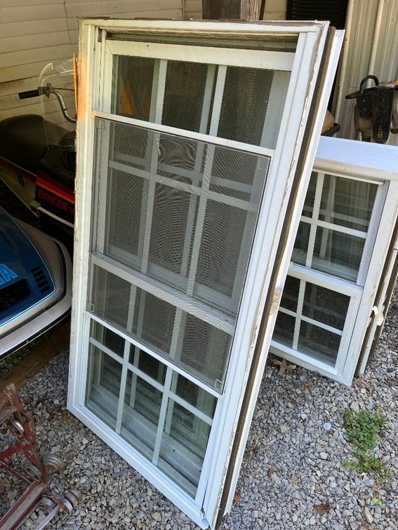 3 Windows w/ screens