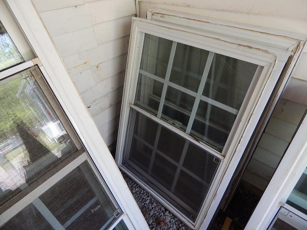2 Windows w/ screens