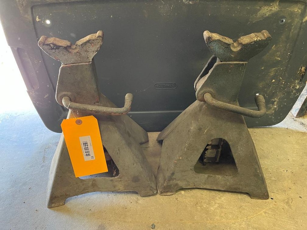 2 Large jack stands