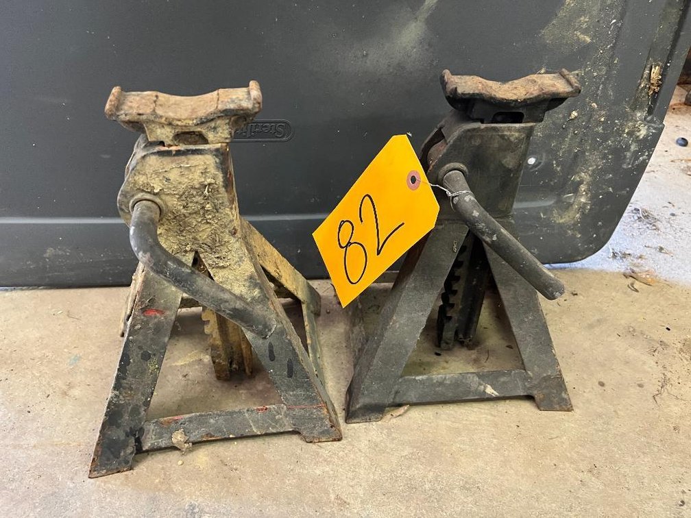 2 Medium jack stands