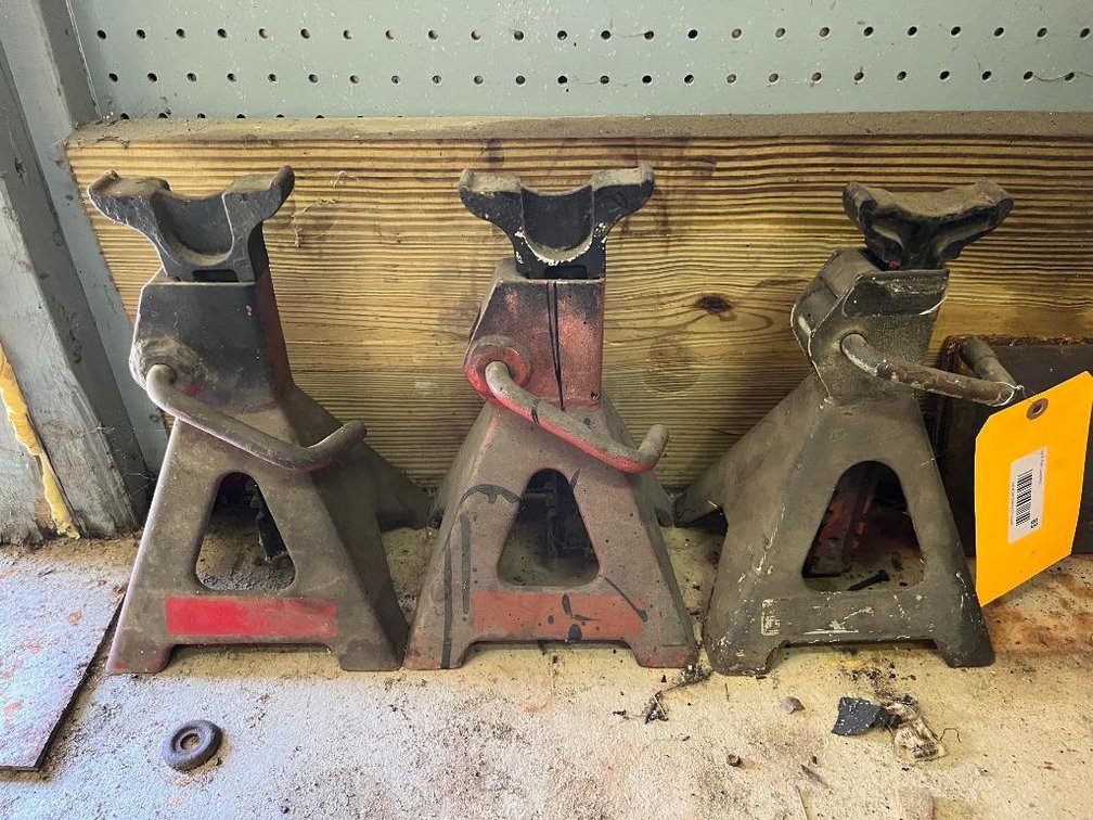 3 Small jack stands