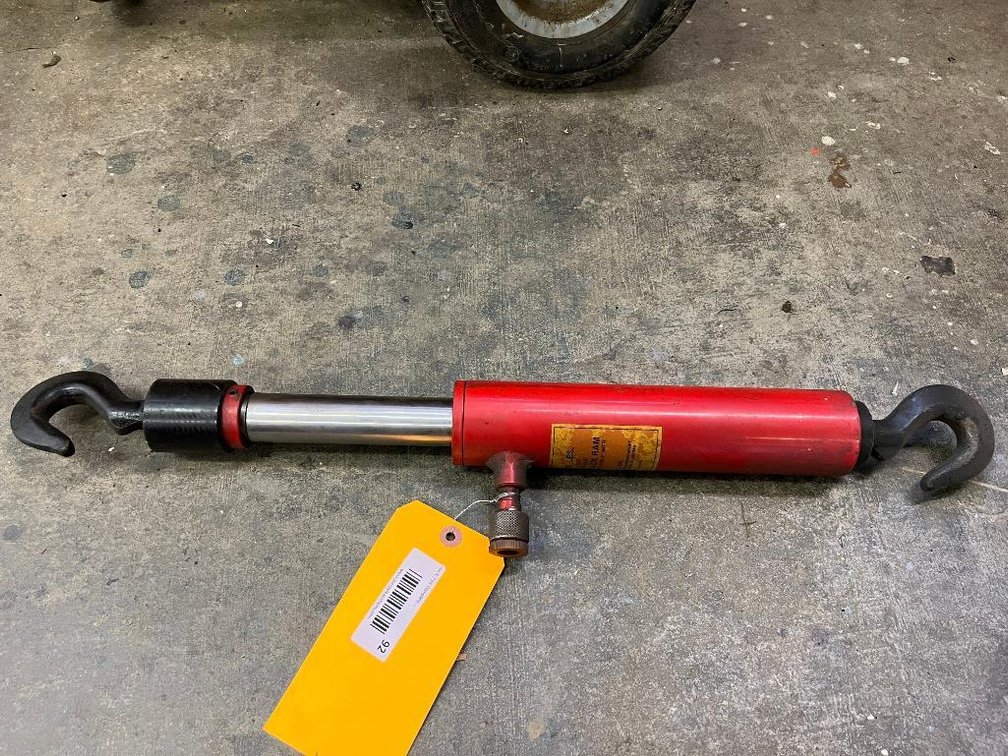 20,000-lb. Hydraulic pull back ram