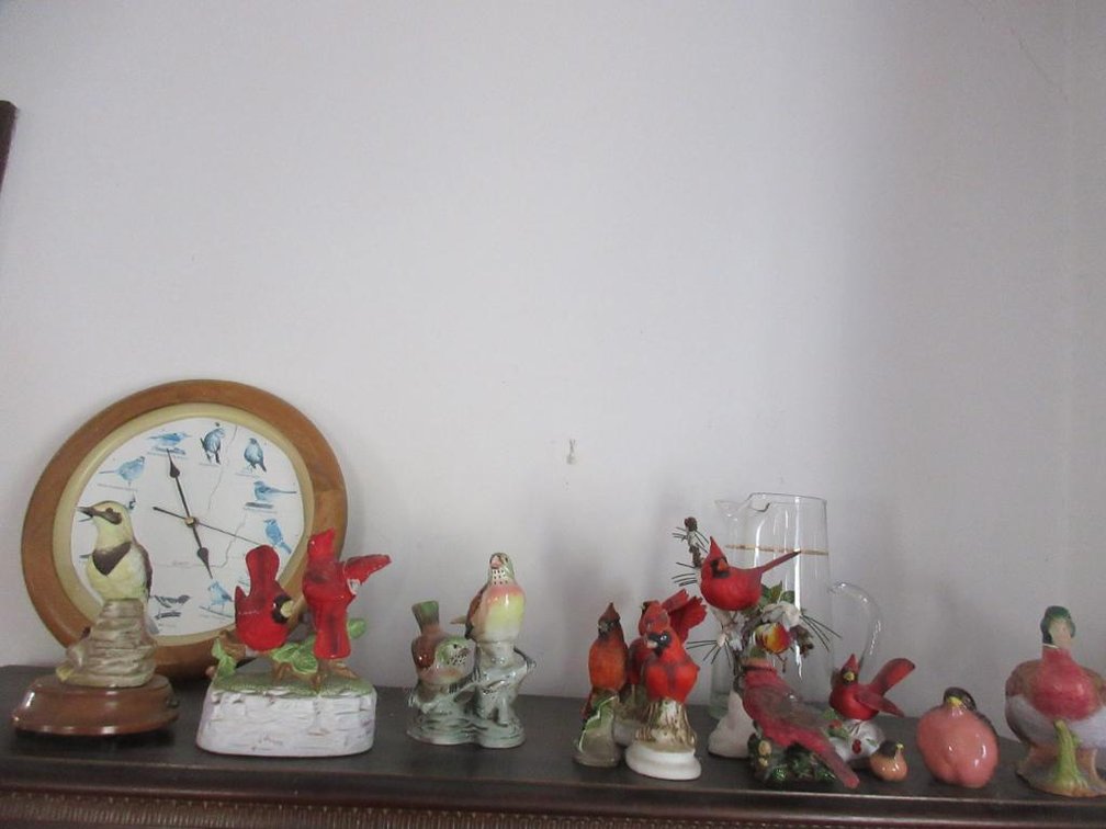 Bird statues and music boxes