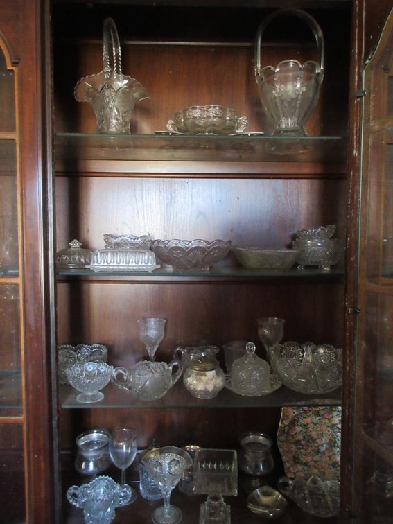 Assorted crystal and glass items