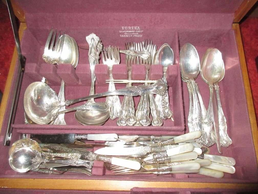 Various assorted silver and flat tableware