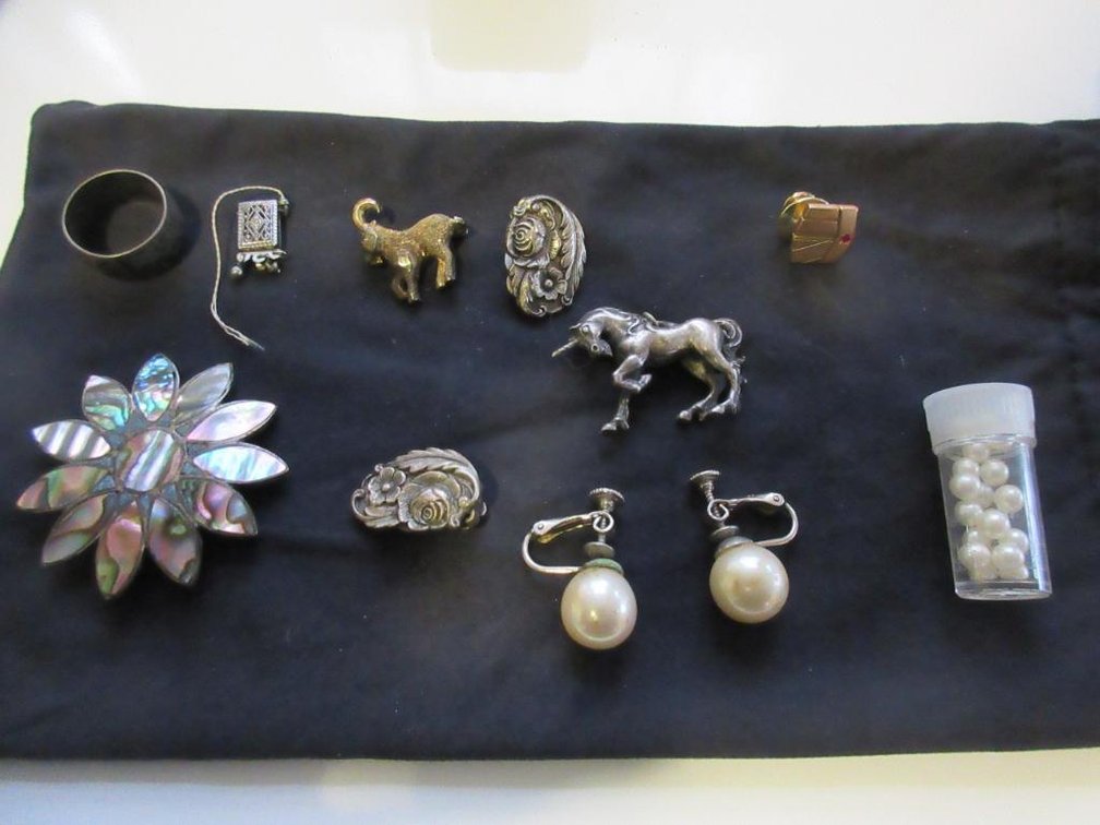 Various sterling silver jewelry pieces and one 10-carat gold pin
