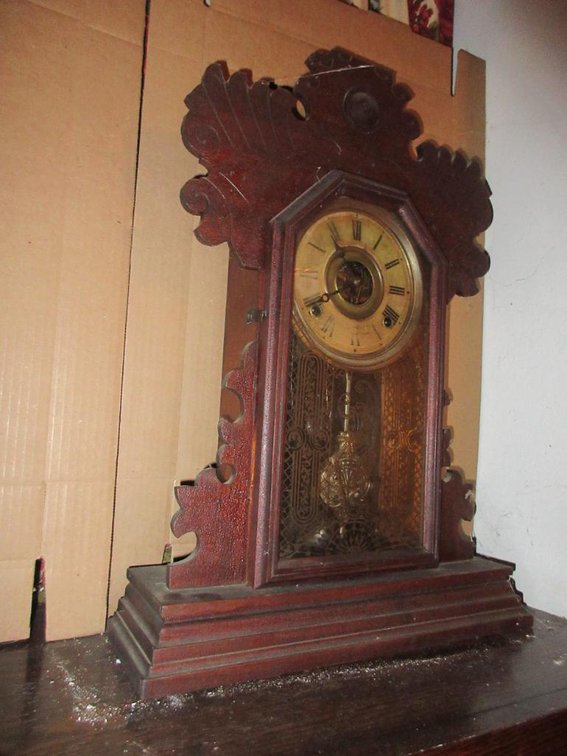 Antique The E. Ingraham Co. mantel clock w/ key - tested