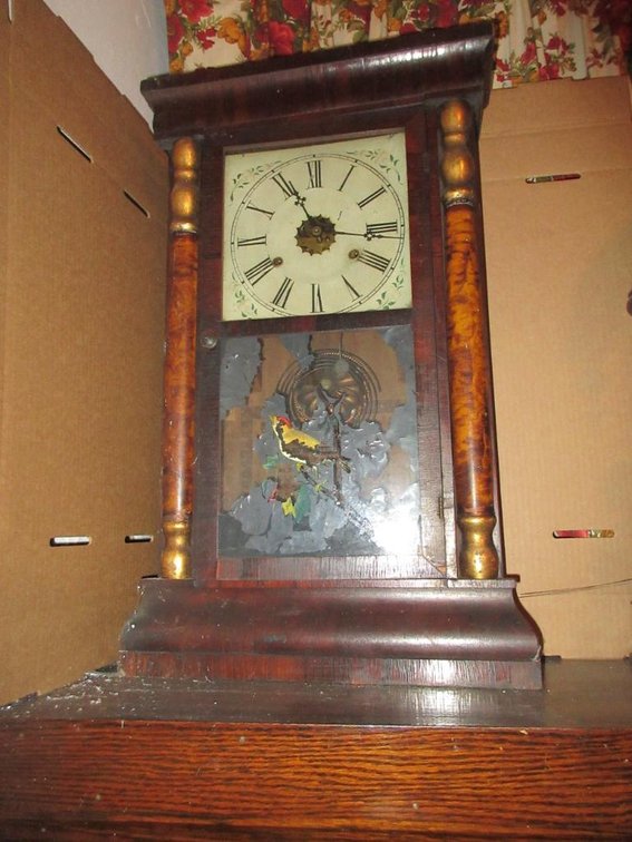 WM. L. Gilbert Clock Co. antique mantel clock w/ keys