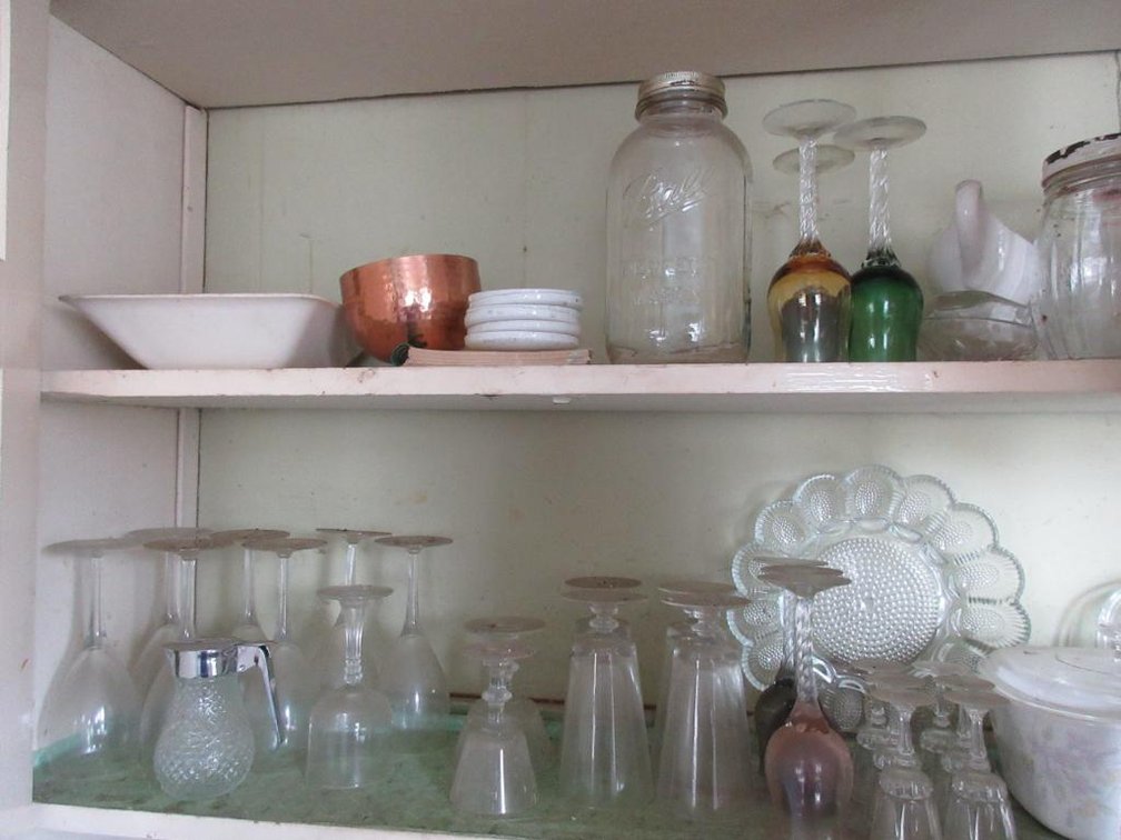 Wine glasses, vases and other kitchen ware and glassware