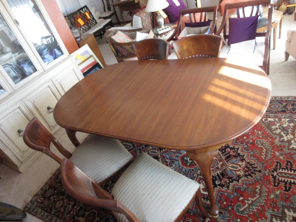 table w/ 4 chairs