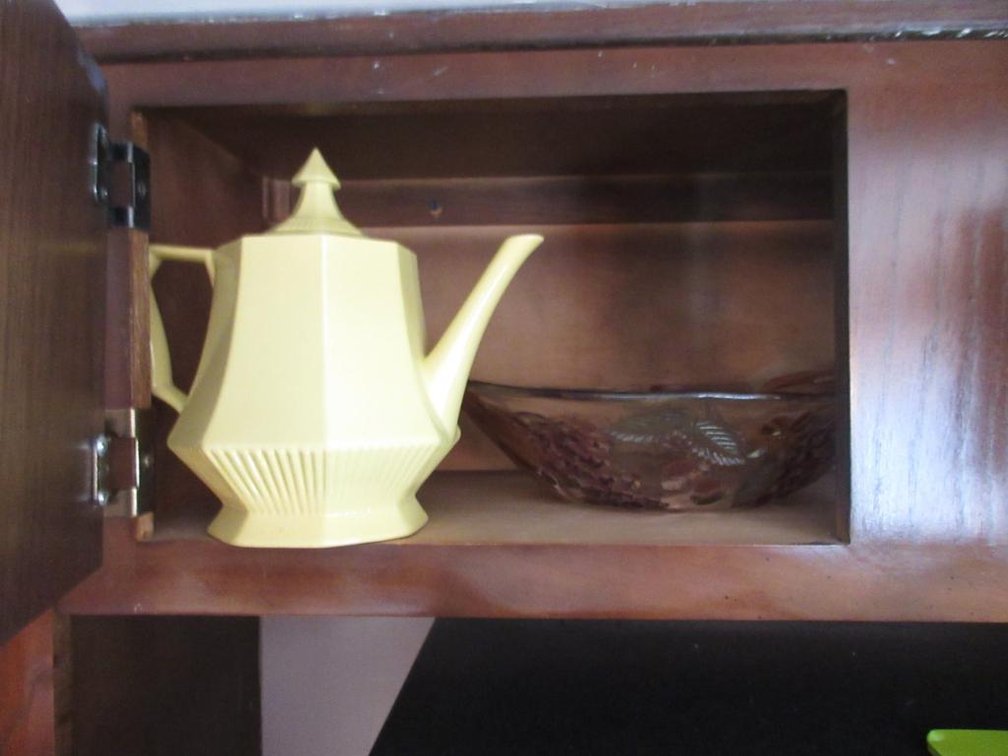 contents in kitchen cabinet