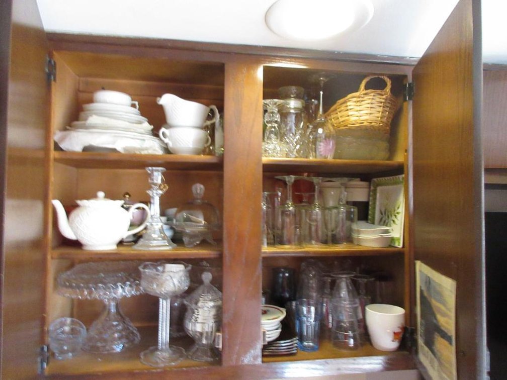 contents in kitchen cabinet