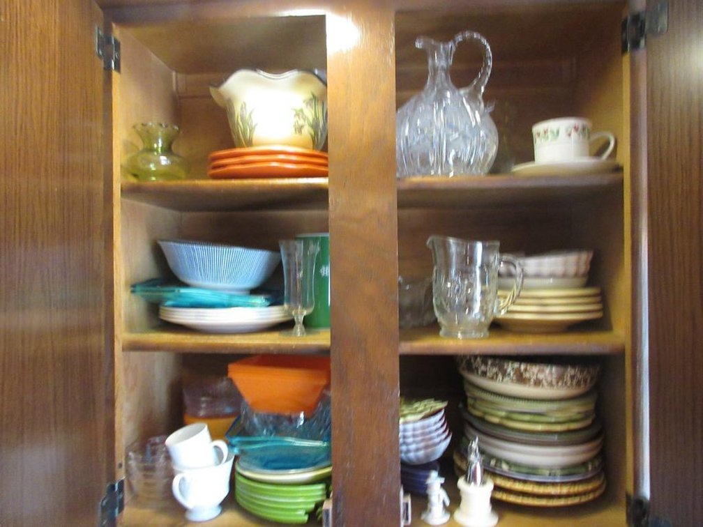 contents in kitchen cabinet