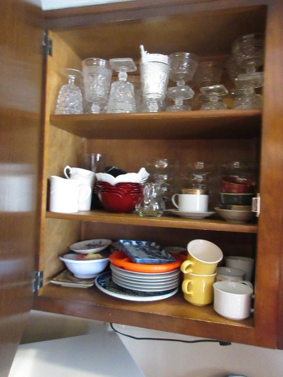 contents in kitchen cabinet