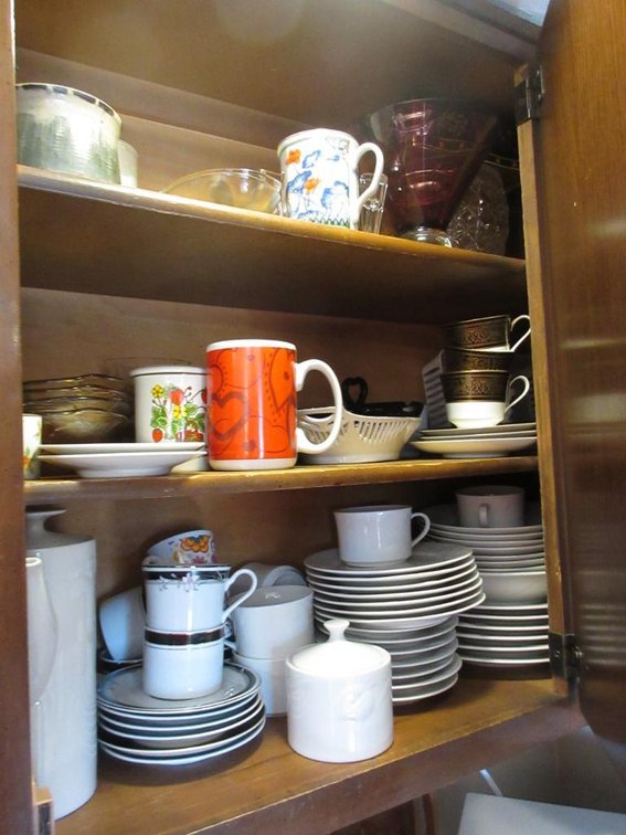 contents in kitchen cabinet