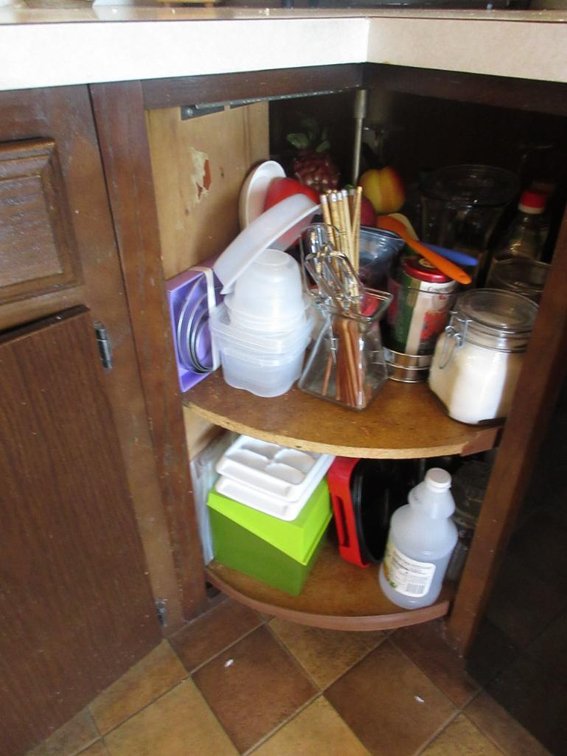 contents in bottom of kitchen cabinets