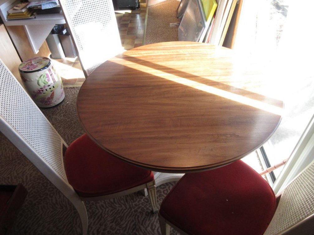 table w/ 5 chairs
