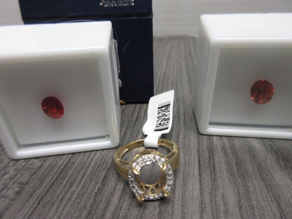 White Topaz with 10k Gold Ring with un-set gems