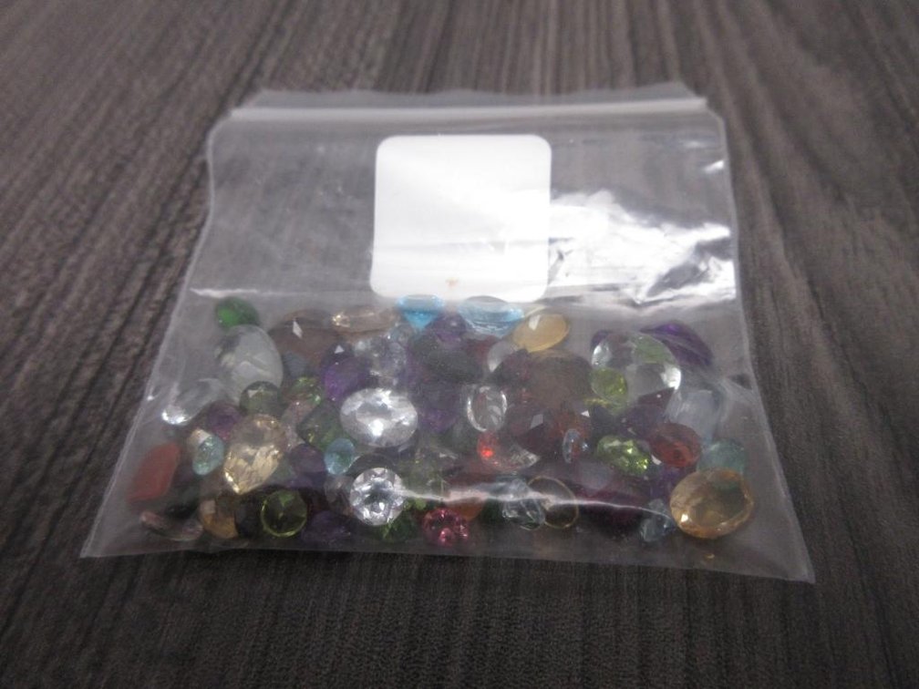 Mixed lot of loose gems