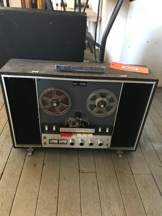 Reel to reel stereo tape player