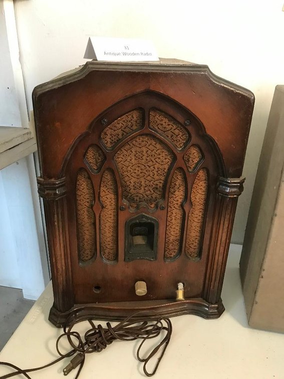 Antique RCA Victor wooden radio
