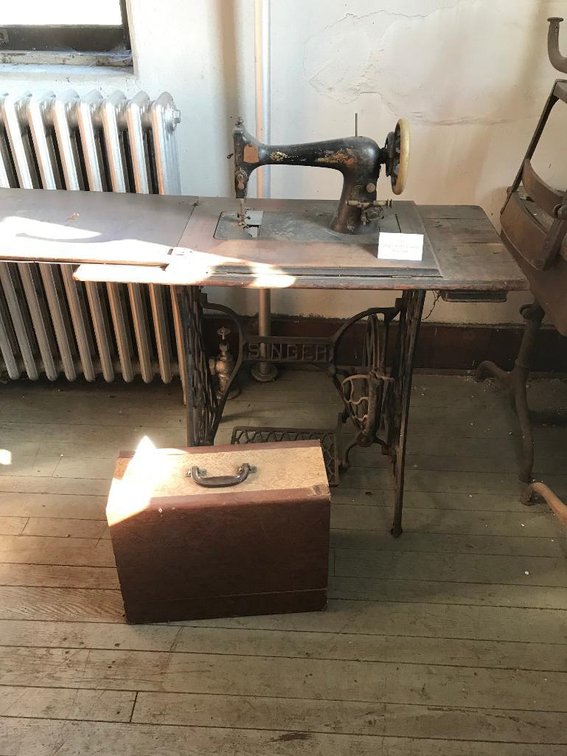 Singer pedal sewing machine & State sewing machine