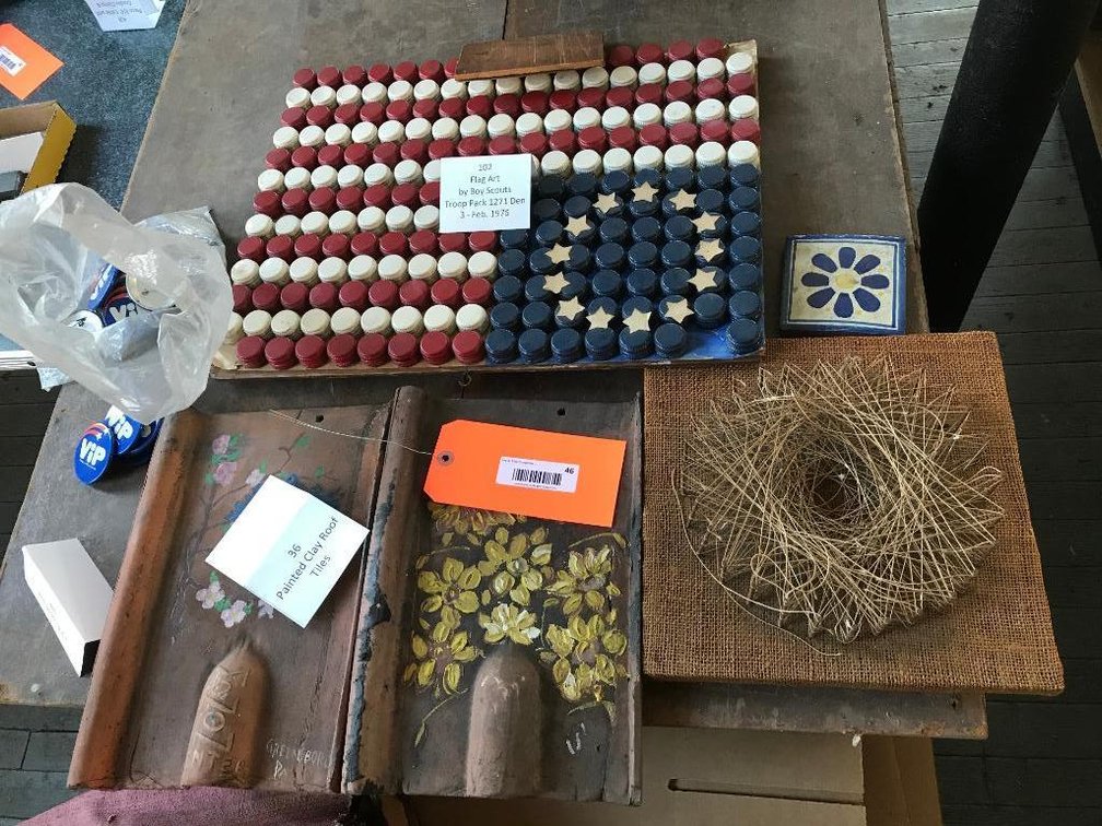 Decorative items and table