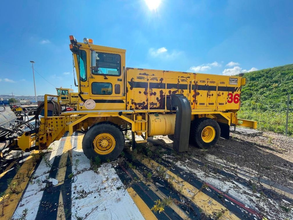 Oshkosh Sweepster Snow Eliminator w/ 2,960 hours