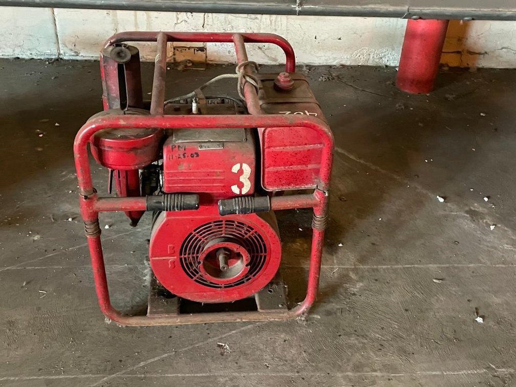 Gas-powered water pump