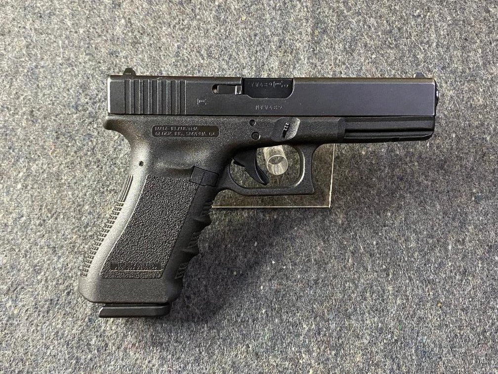 Glock 22 .40 S&W | SN: MYV489