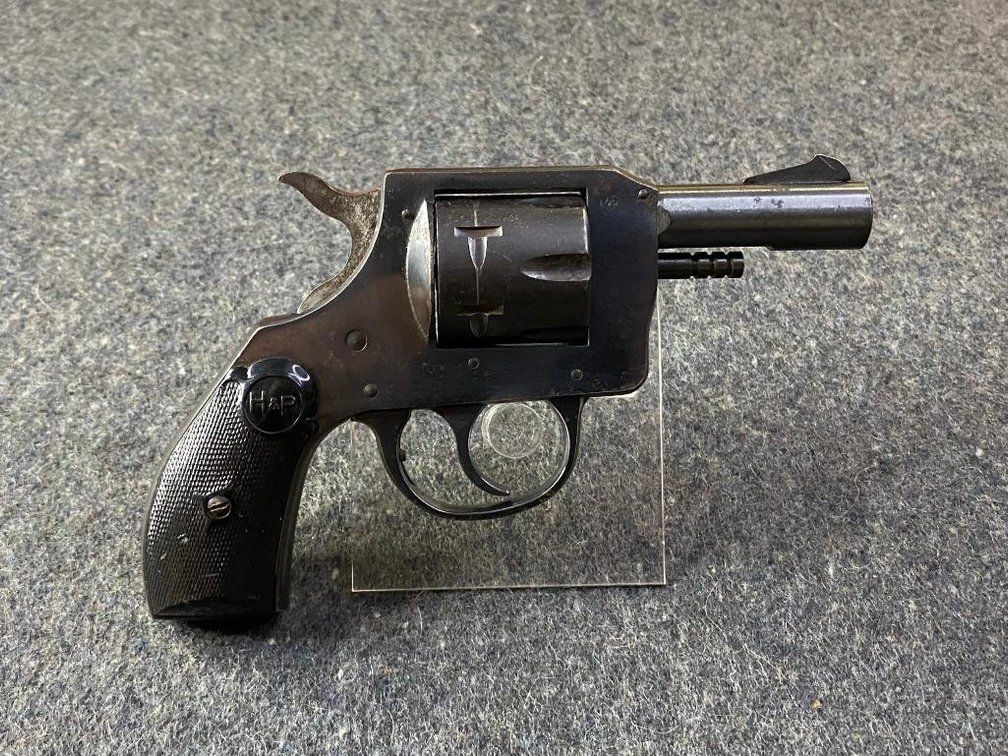H&R 732 .32 S&W Long | SN: AT150031