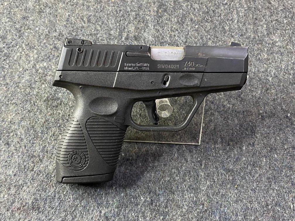 Taurus 740 Slim .40 S&W | SN: SIW04021