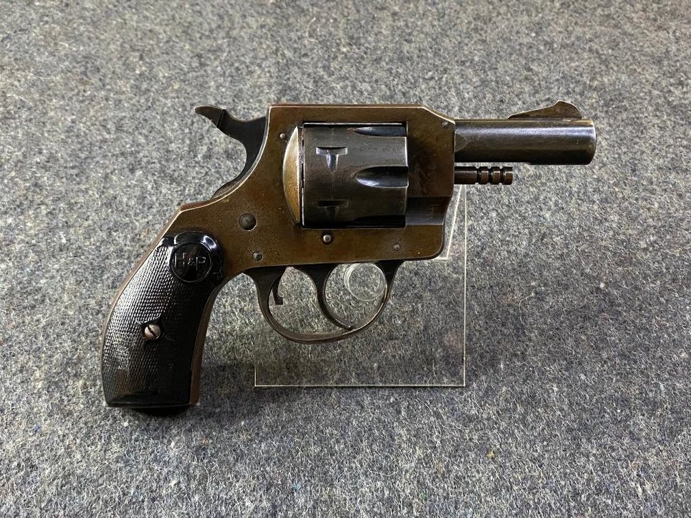 H&R 732 .32 S&W | SN: AE86936