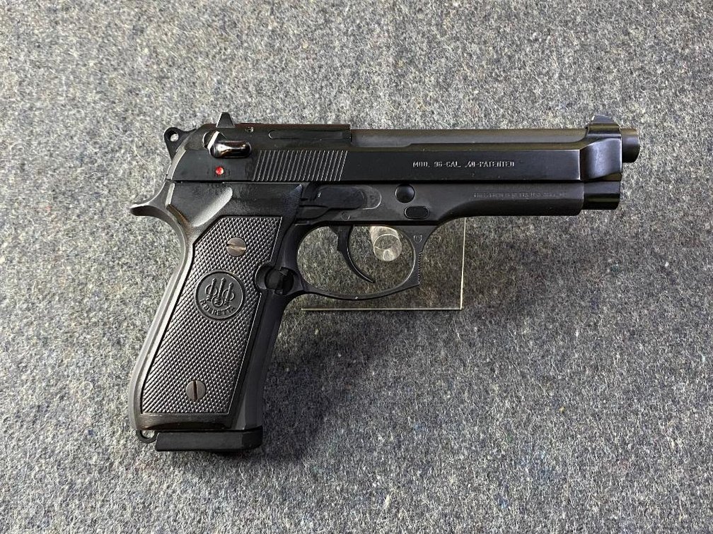 Beretta 96 .40 S&W | SN: BER121824