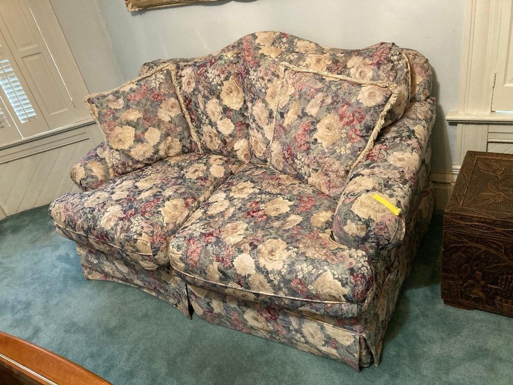 Floral settee 64"