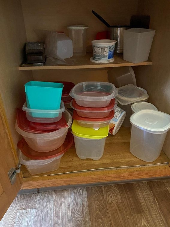 Contents kitchen cabinet plastic ware